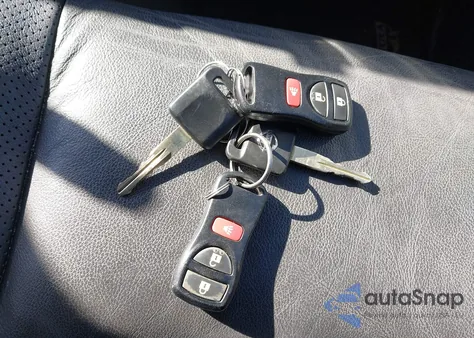 2015 Nissan Xterra Pro-4X z USA, uszkodzony, nr VIN 5N1AN0NW0FN651106